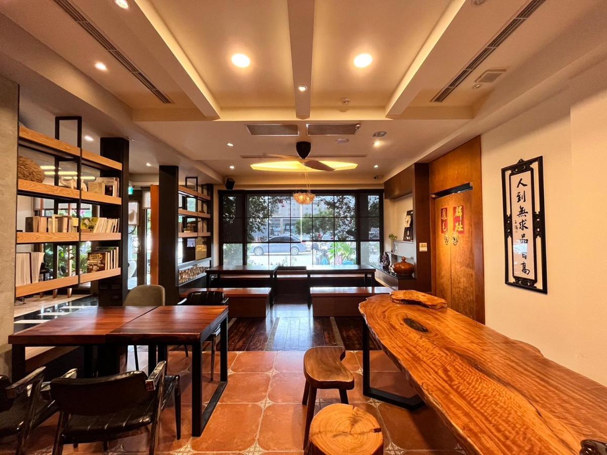 Key We Go Hotel 奇遇果人文旅店 Tainan Buitenkant foto