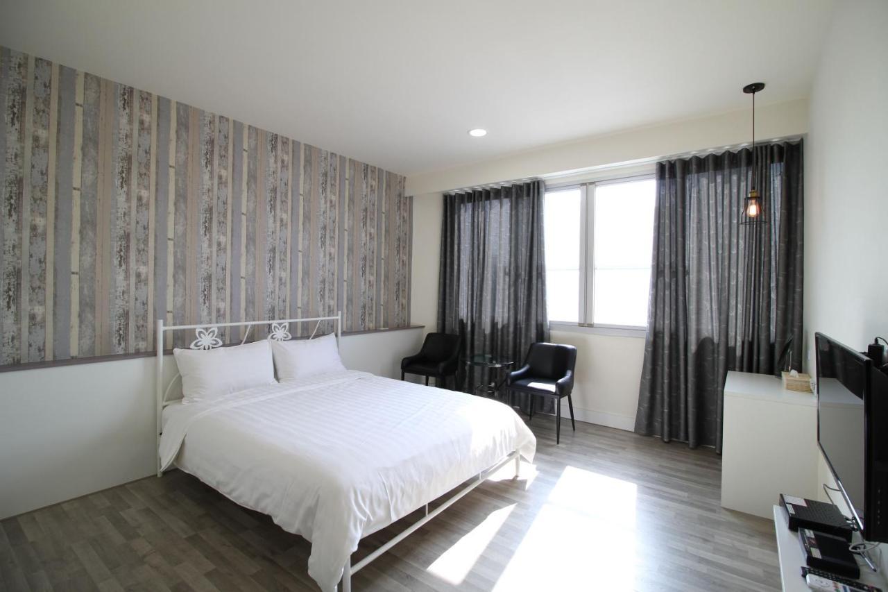 Key We Go Hotel 奇遇果人文旅店 Tainan Buitenkant foto