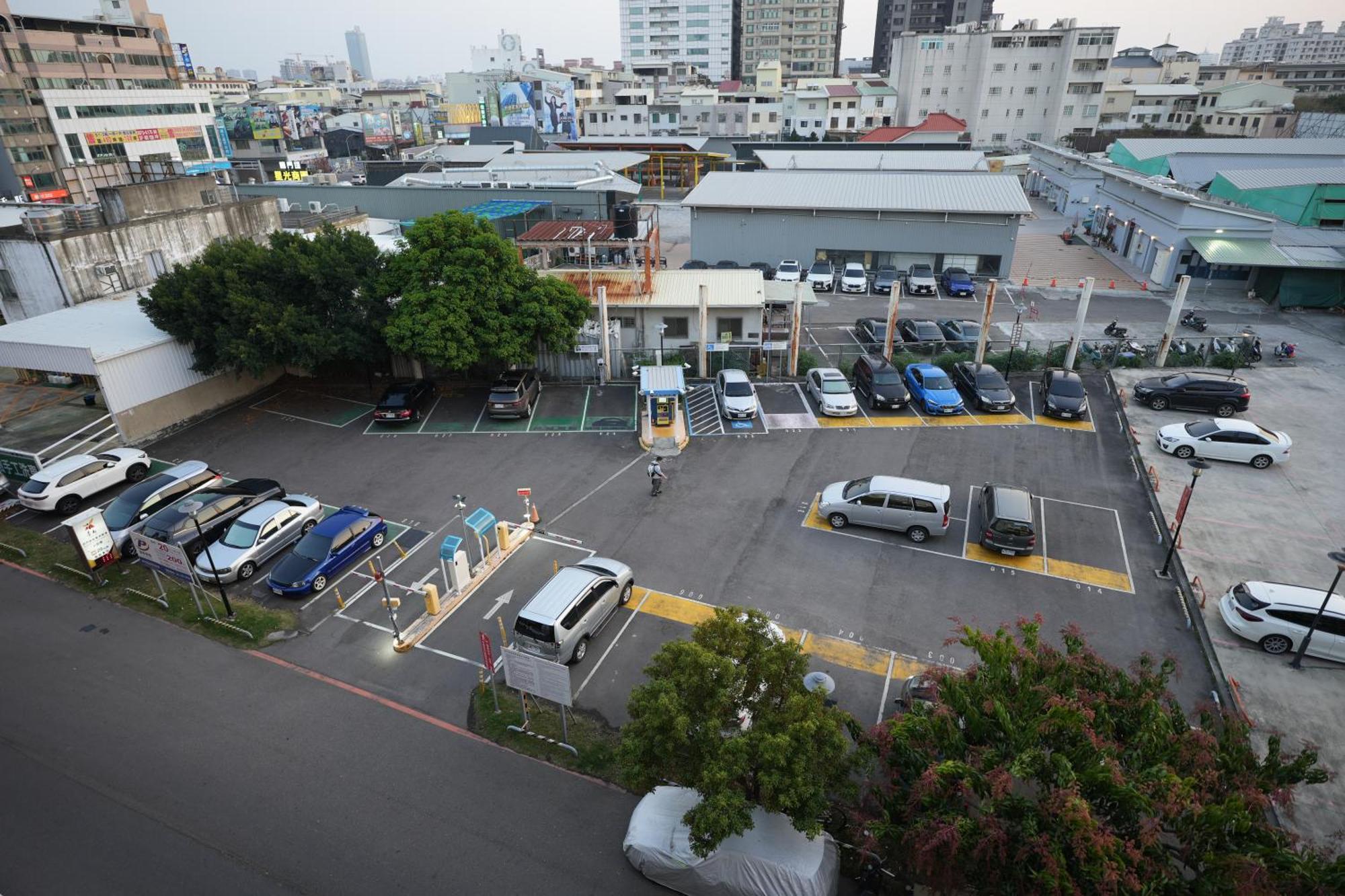 Key We Go Hotel 奇遇果人文旅店 Tainan Buitenkant foto