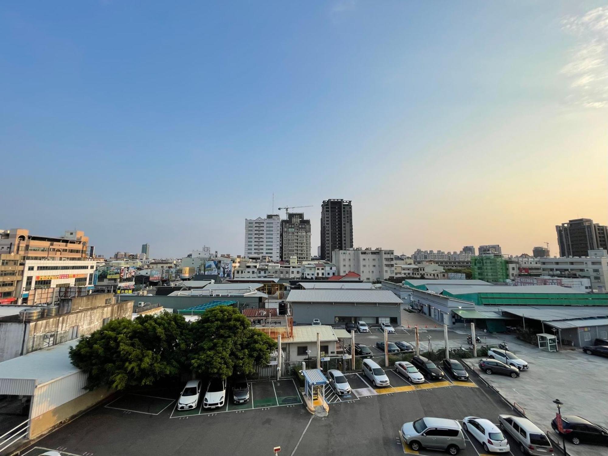 Key We Go Hotel 奇遇果人文旅店 Tainan Buitenkant foto