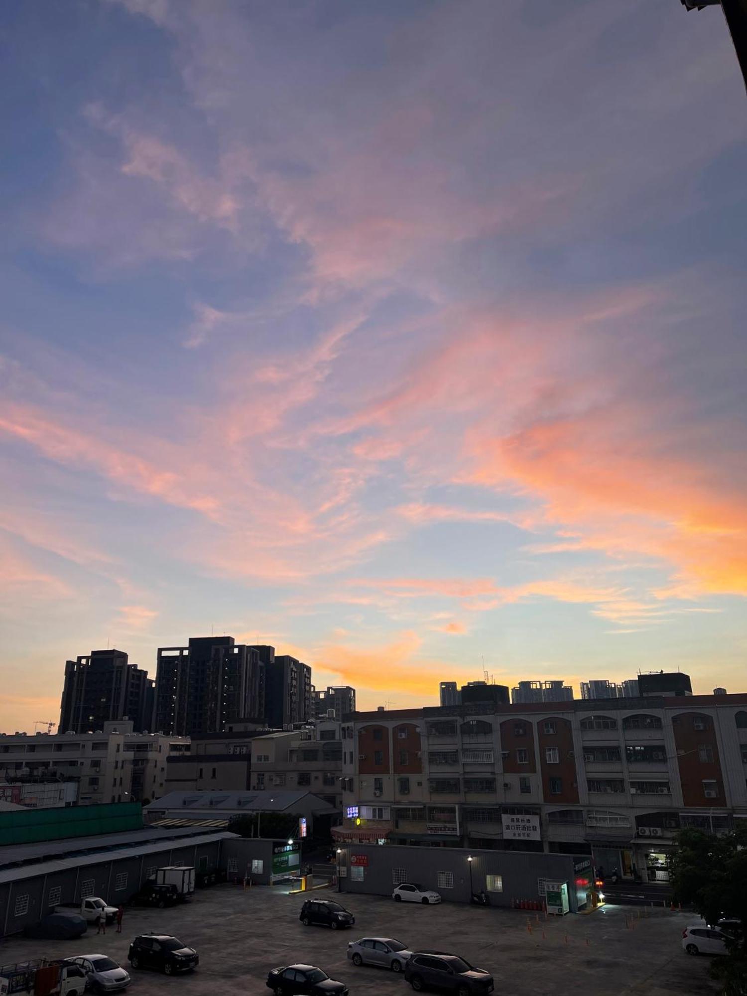 Key We Go Hotel 奇遇果人文旅店 Tainan Buitenkant foto