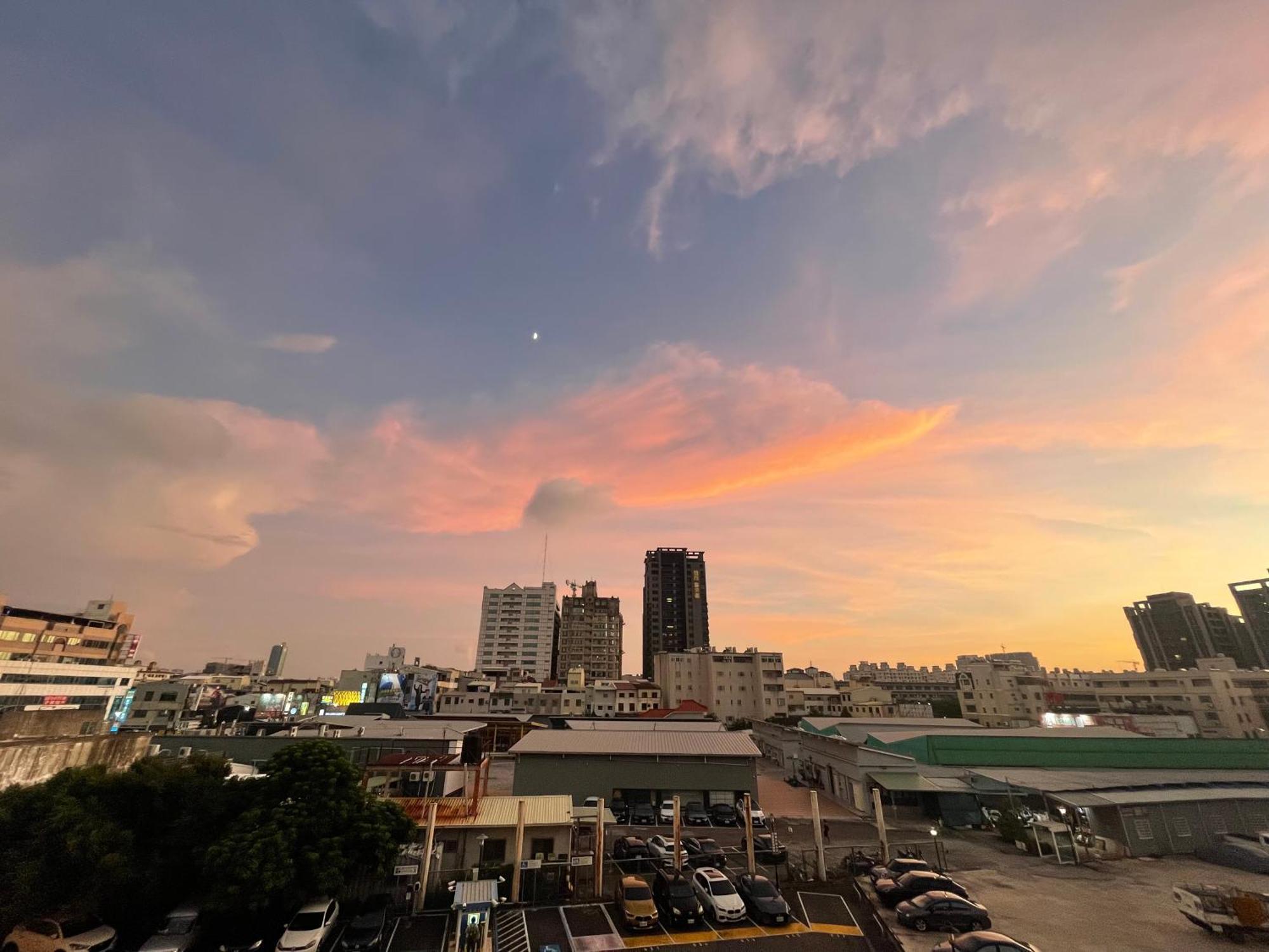 Key We Go Hotel 奇遇果人文旅店 Tainan Buitenkant foto