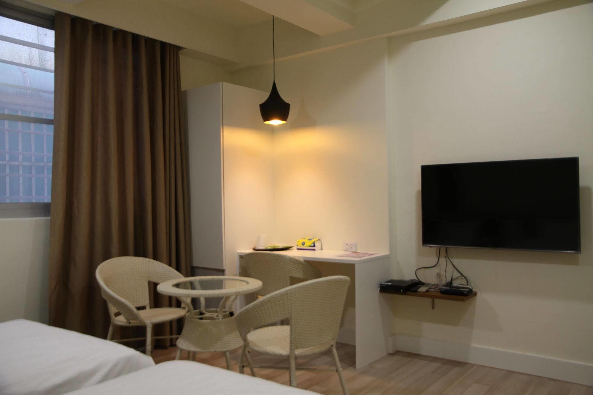 Key We Go Hotel 奇遇果人文旅店 Tainan Buitenkant foto