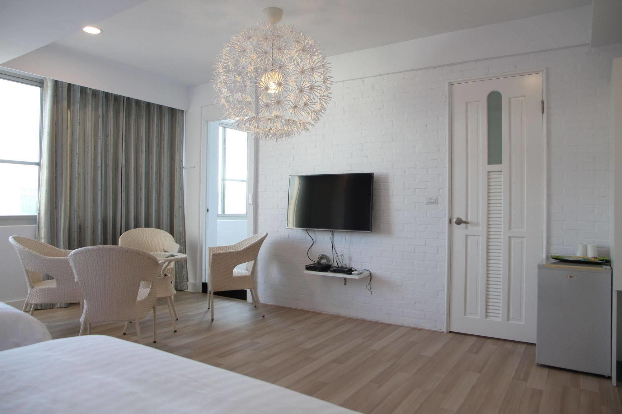 Key We Go Hotel 奇遇果人文旅店 Tainan Buitenkant foto