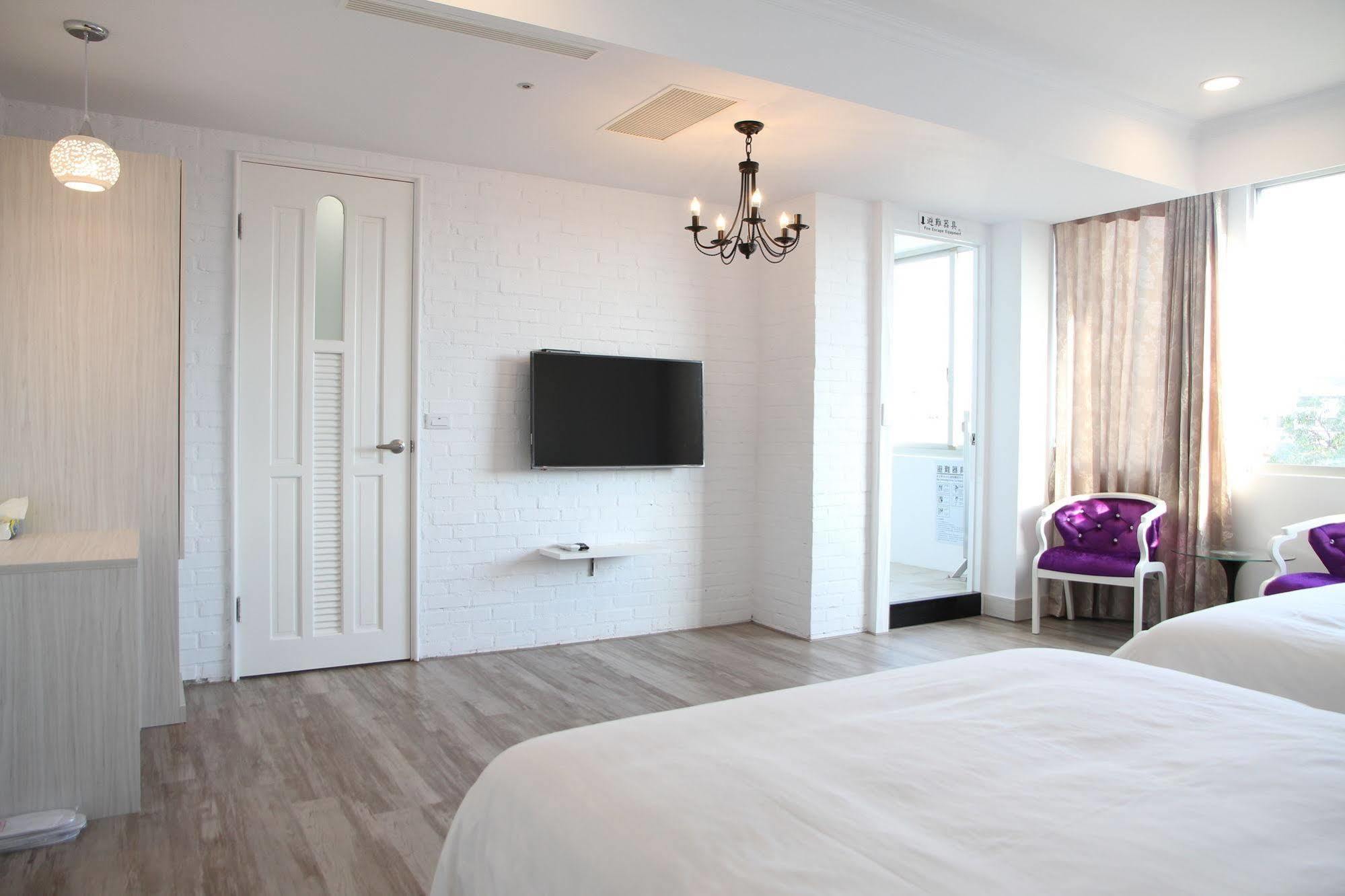 Key We Go Hotel 奇遇果人文旅店 Tainan Buitenkant foto